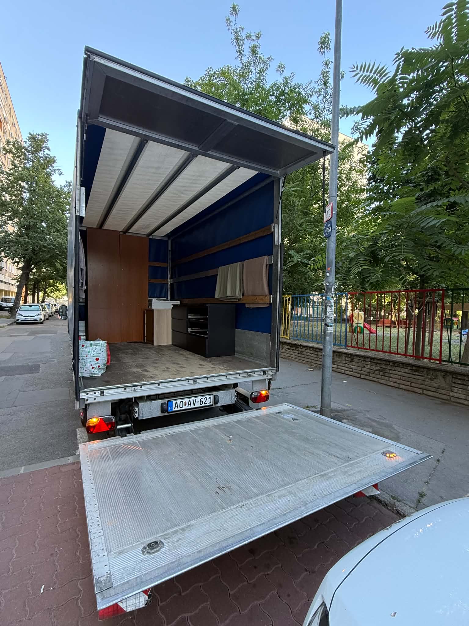 Rögzített rakomány a furgonban